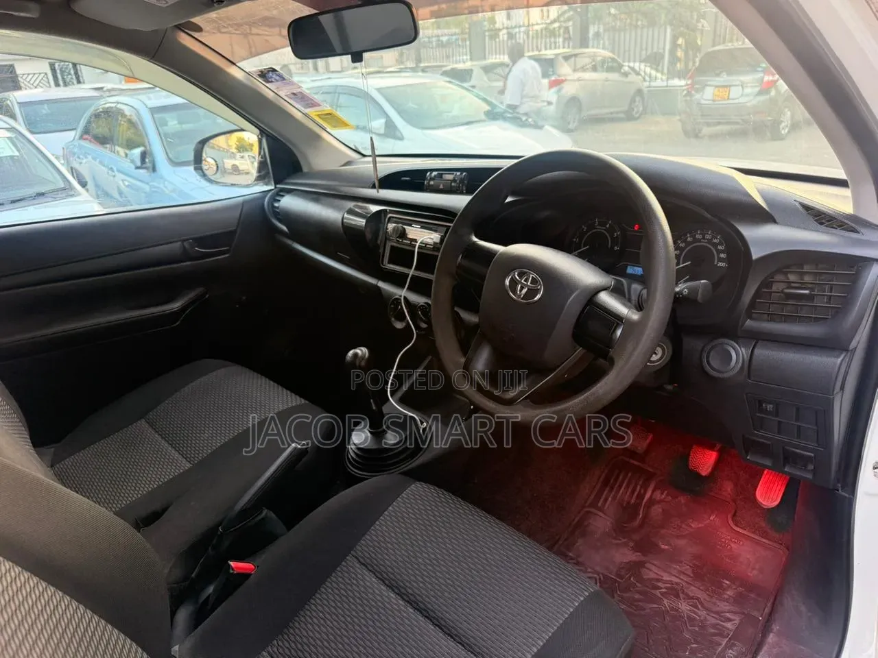 Toyota Hilux 2023 White