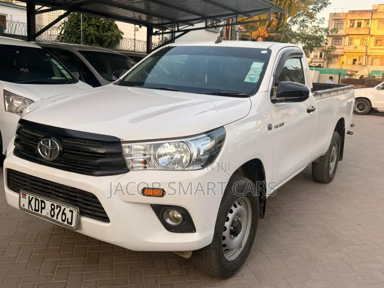 Toyota Hilux 2023 White