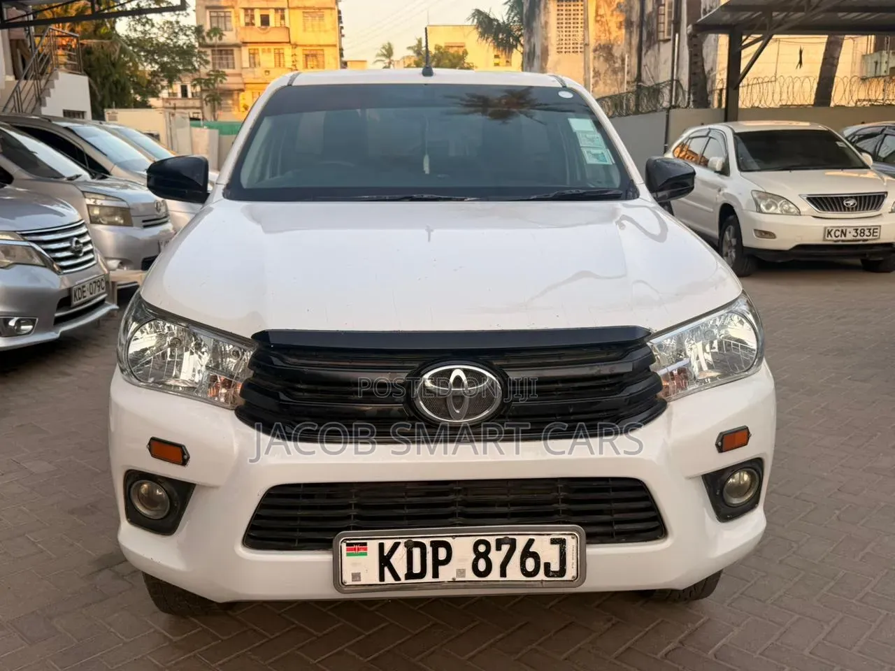 Toyota Hilux 2023 White
