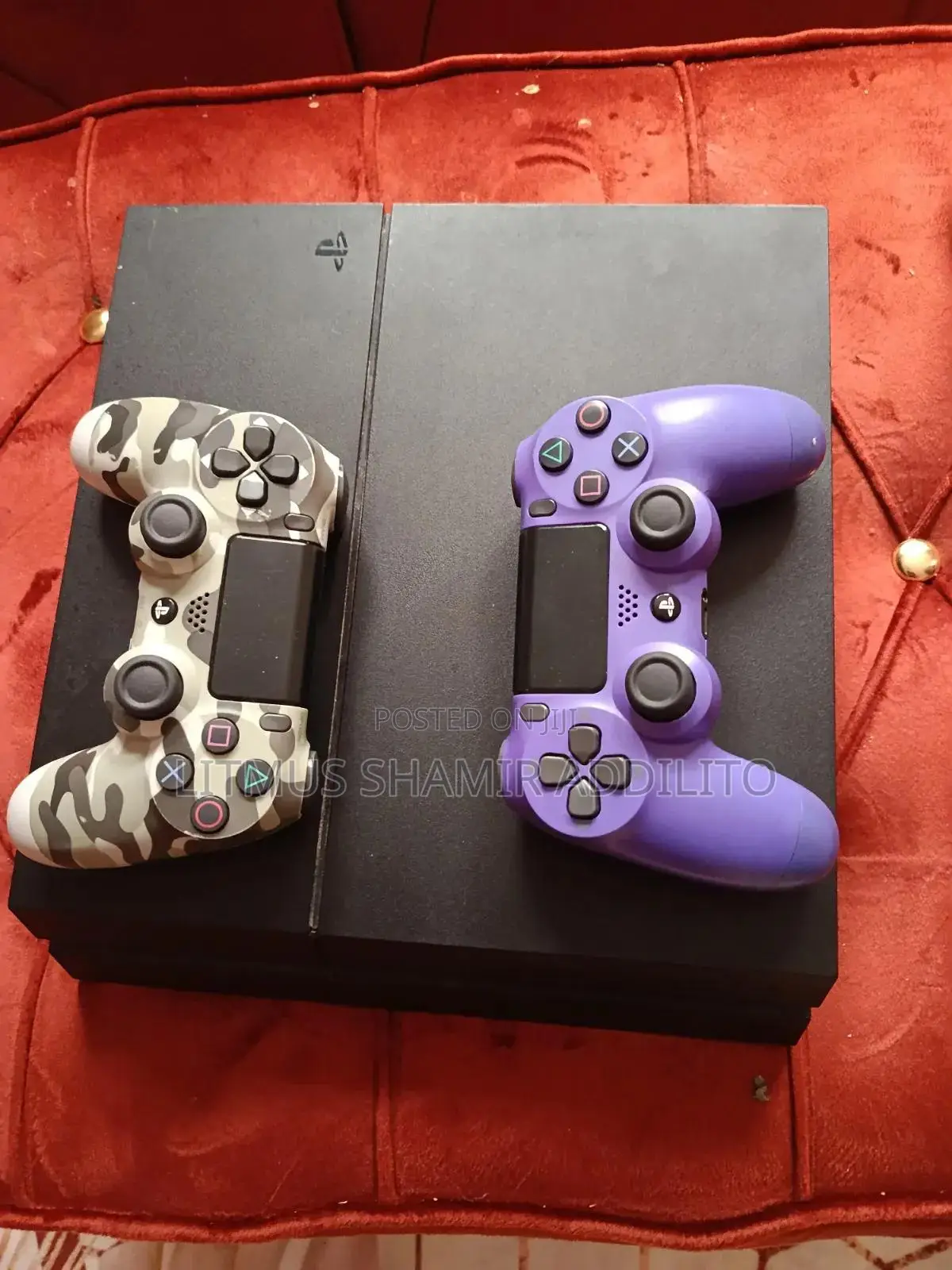 Ps4 Console With 2 Controller and One Disc Mortal Combat