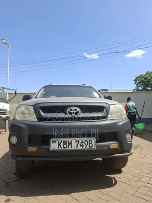 Toyota Hilux 2.5 D-4D 4X4 SRX 2010 Brown