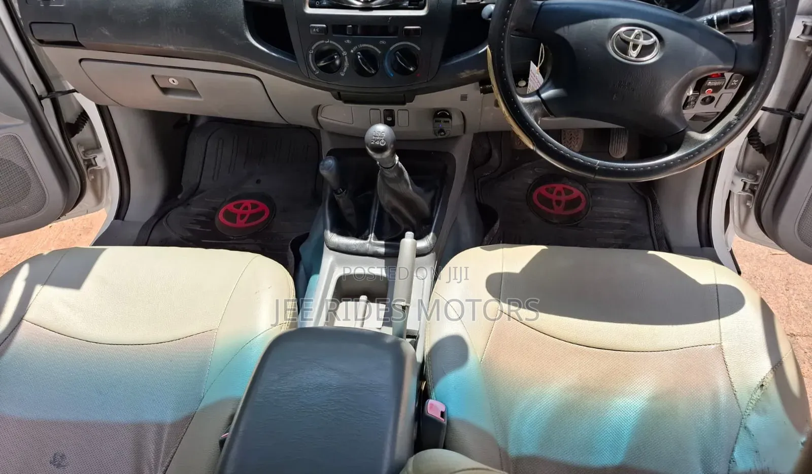 Toyota Hilux 2.5 D-4D 4X4 SRX 2011 White