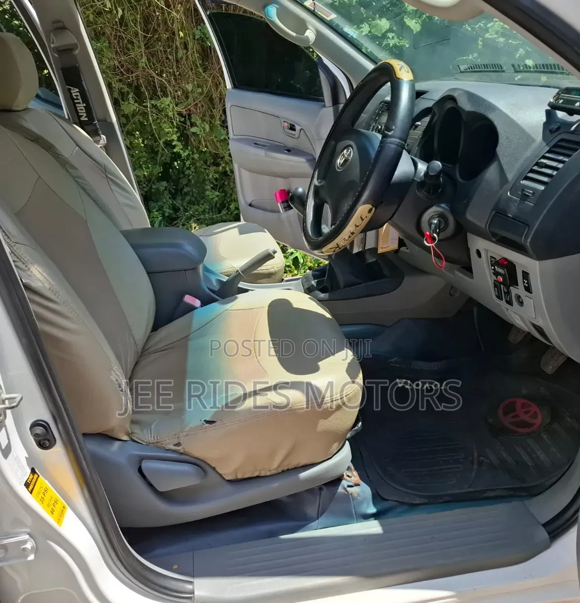 Toyota Hilux 2.5 D-4D 4X4 SRX 2011 White