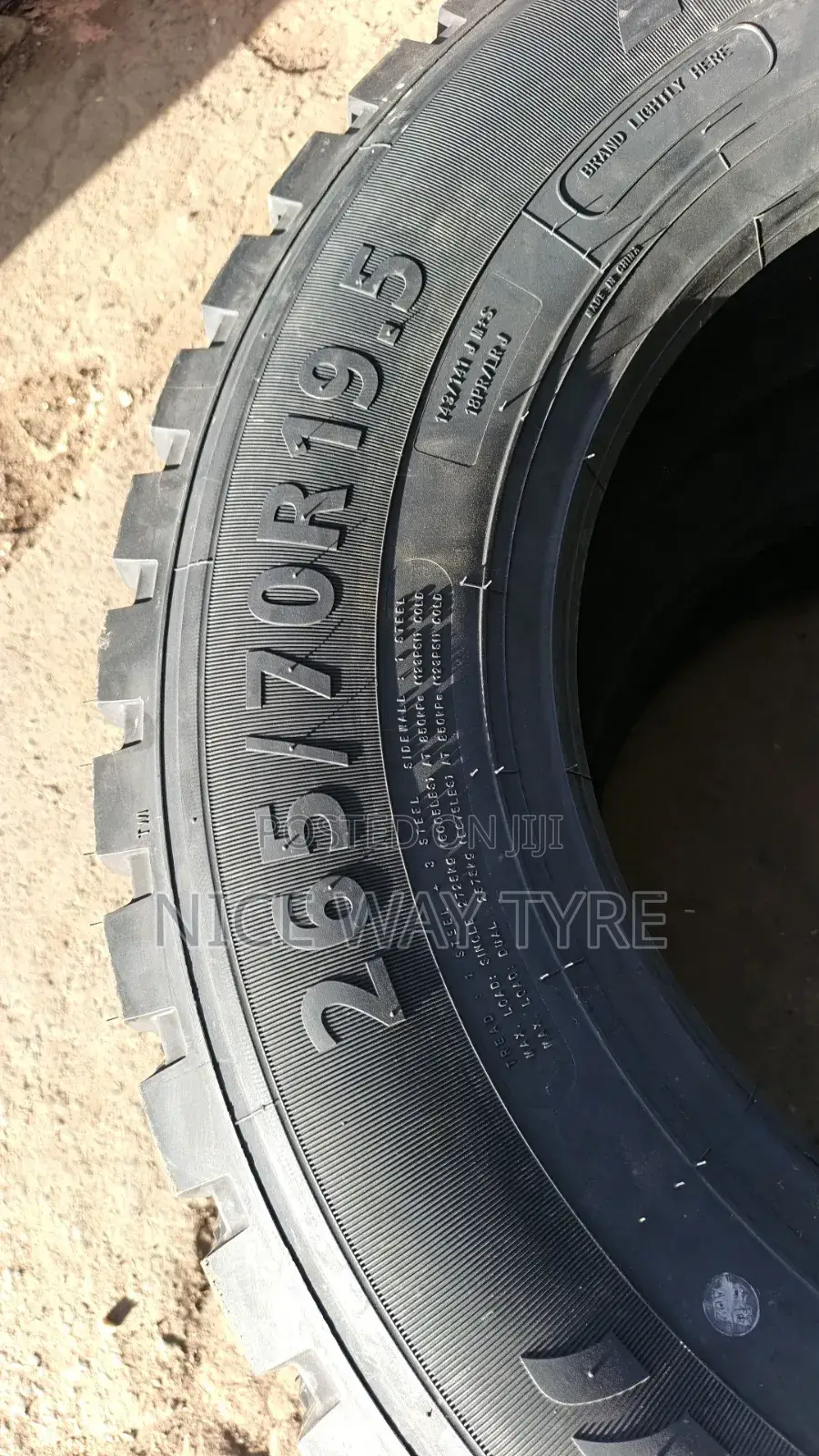 265/70r19.5 Royalblack