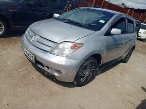 Toyota IST 2009 Silver