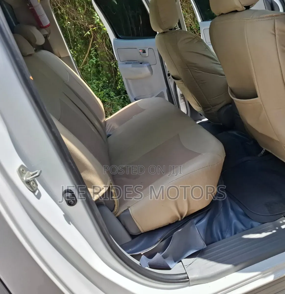 Toyota Hilux 2.5 D-4D 4X4 SRX 2011 White