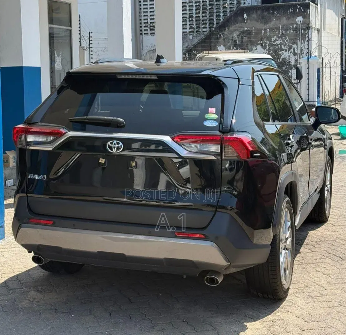 Toyota RAV4 LE FWD 2020 Black