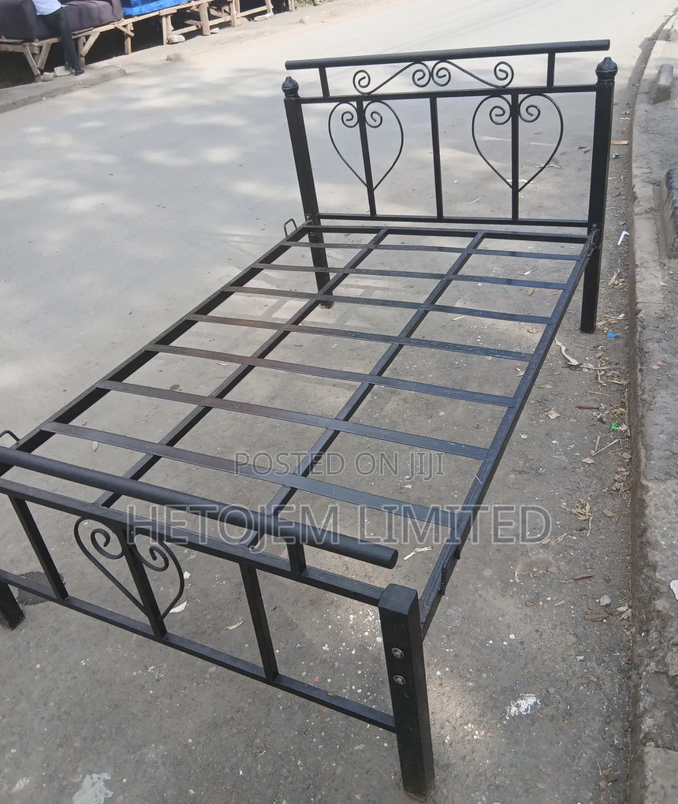 Metallic Beds That Stand Out