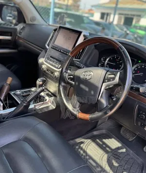 Toyota Land Cruiser 4.6 V8 ZX 2019 Black