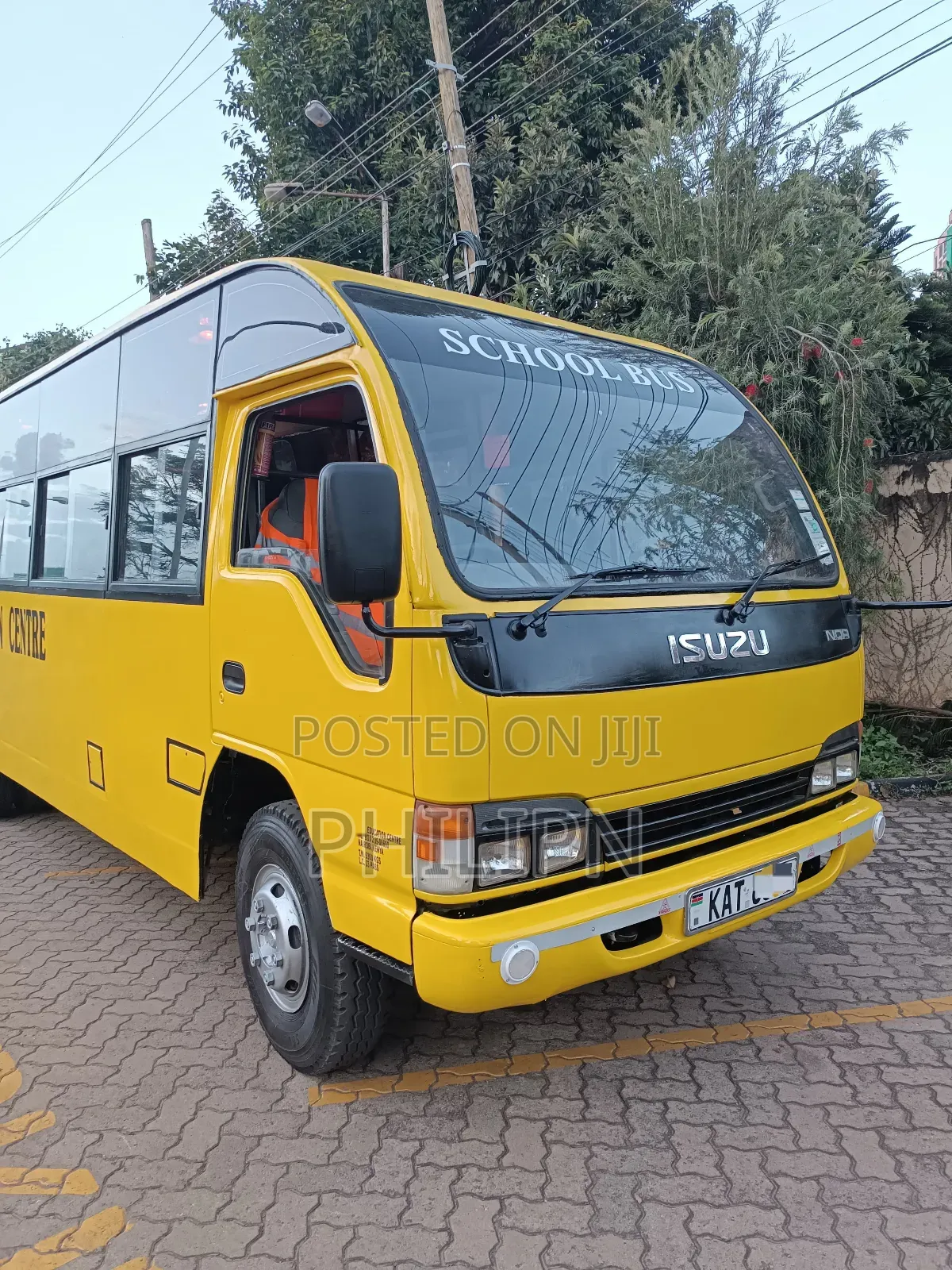 Isuzu NQR 2004 Yellow