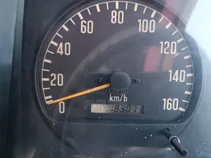 Isuzu NQR 2004 Yellow