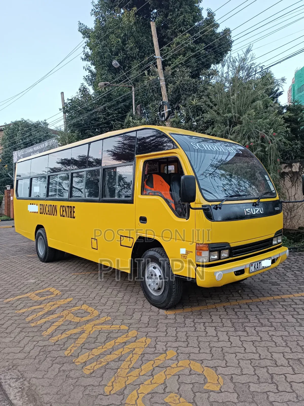 Isuzu NQR 2004 Yellow