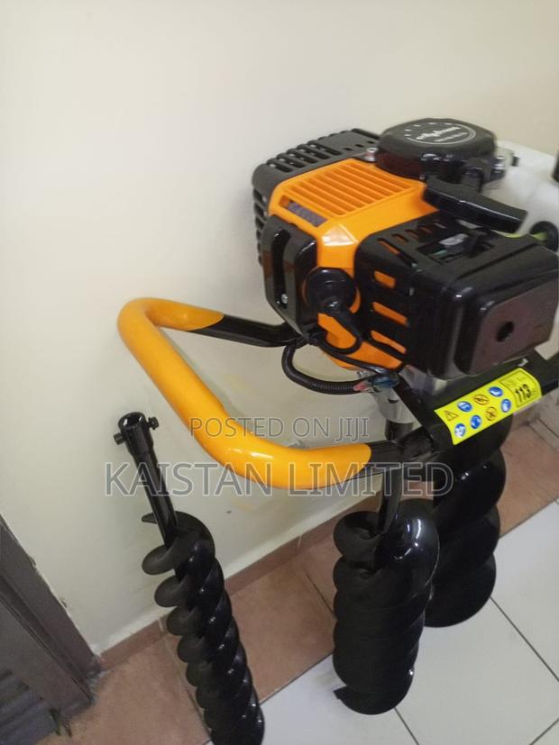 Powerful 2-Stroke Petrol Earth Auger Hole Digger With 3 Steel Bits - main view