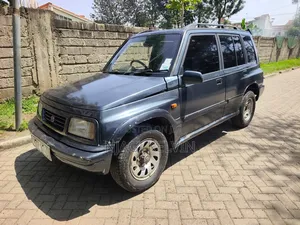 Suzuki Escudo 2000 Gray