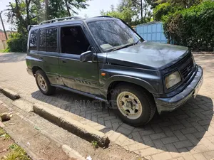 Suzuki Escudo 2000 Gray