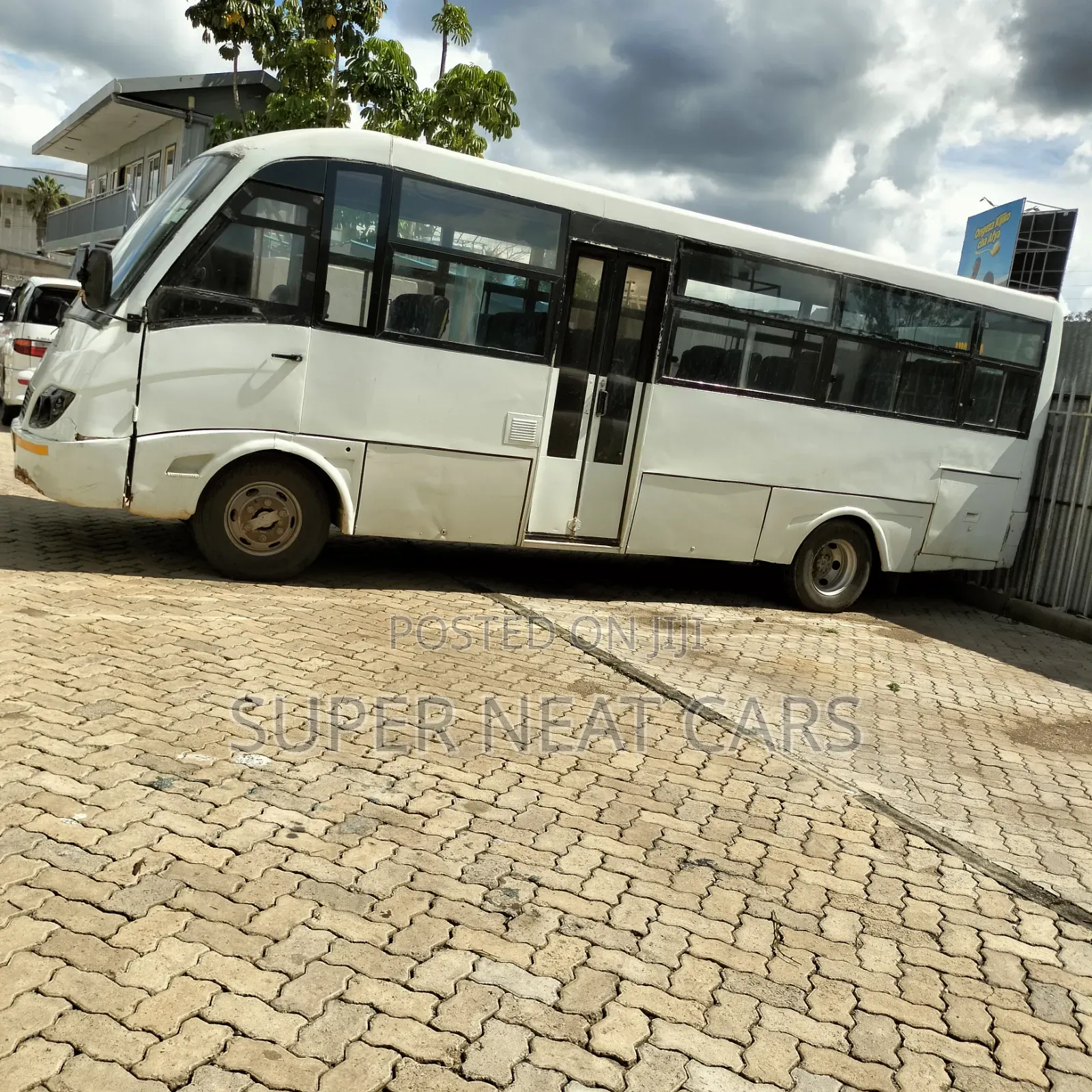 Isuzu NQR 2014 White