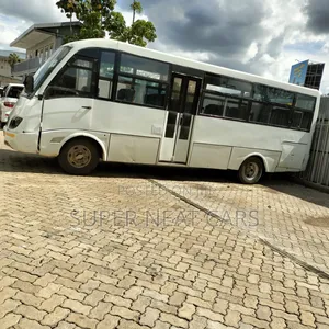 Isuzu NQR 2014 White