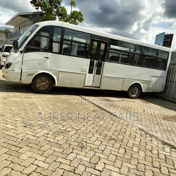 Isuzu NQR 2014 White - thumbnail 2