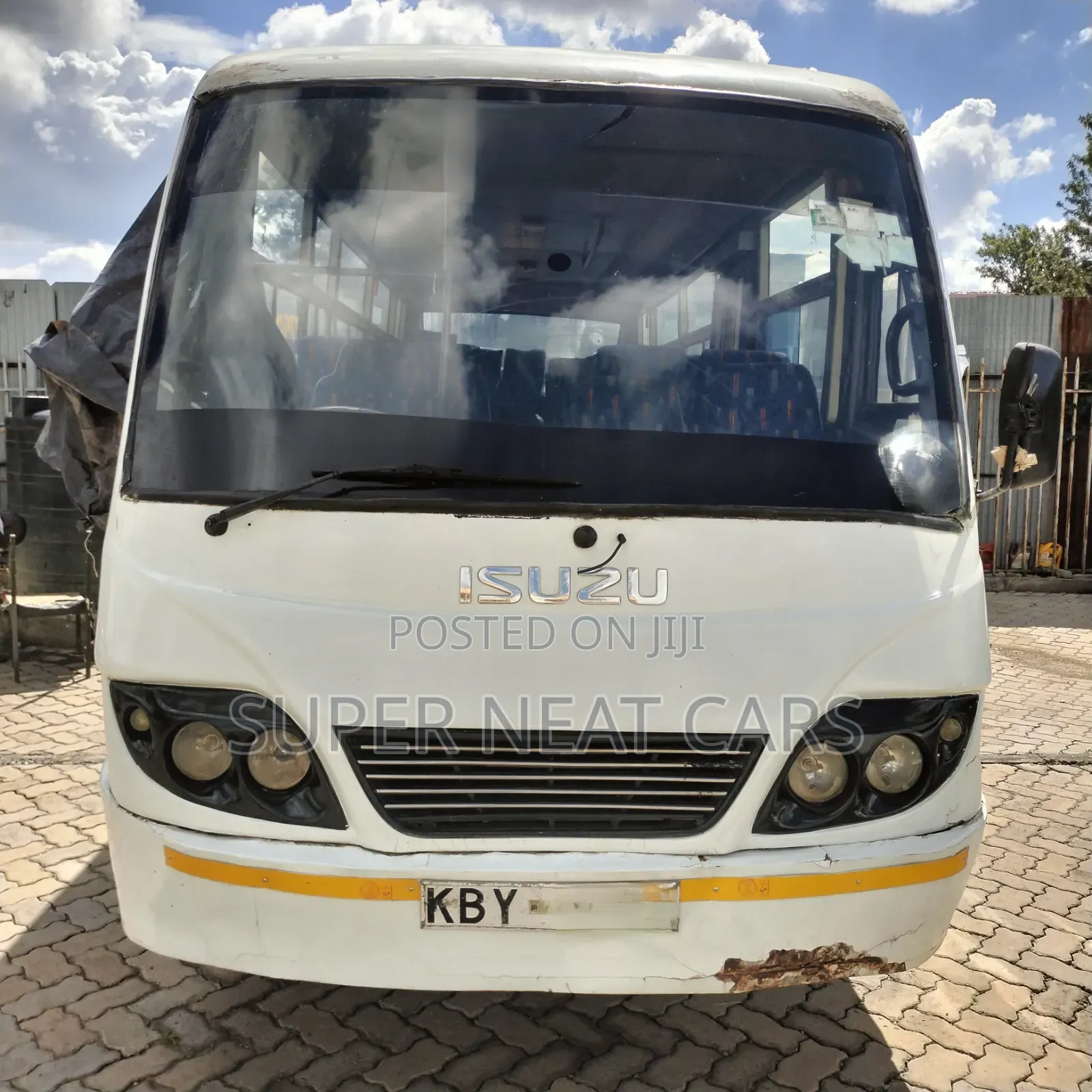 Isuzu NQR 2014 White