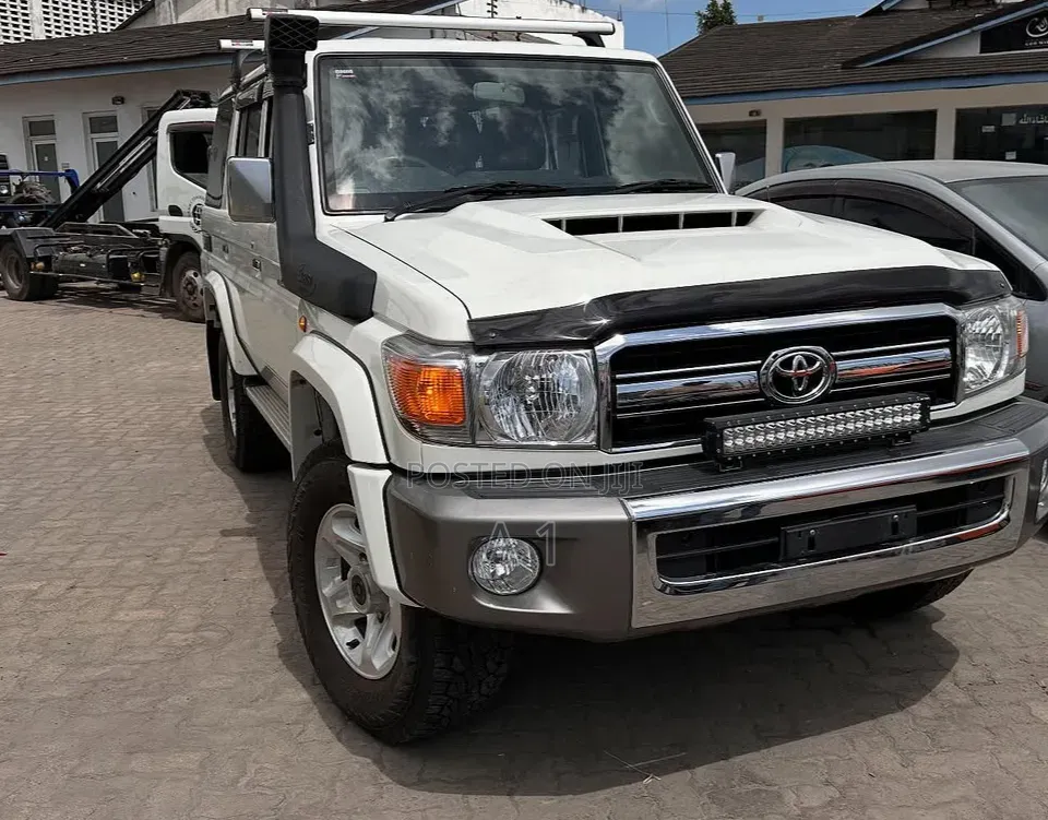 Toyota Land Cruiser 4.5 V8 GXR 2019 White