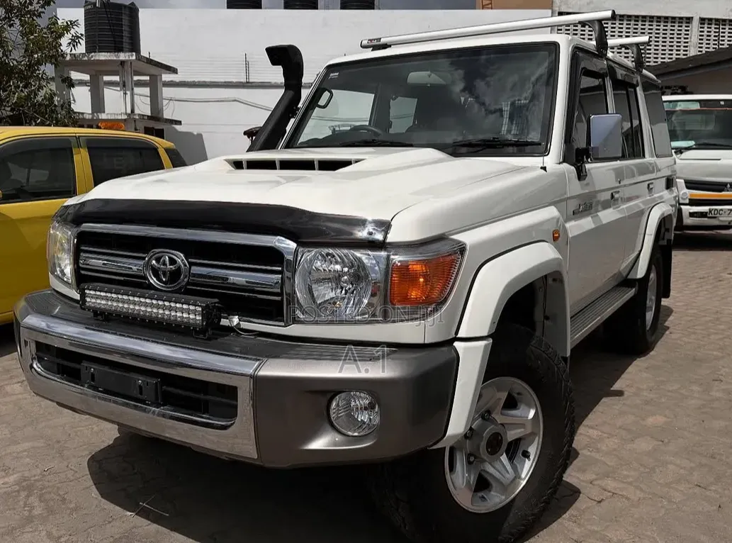 Toyota Land Cruiser 4.5 V8 GXR 2019 White