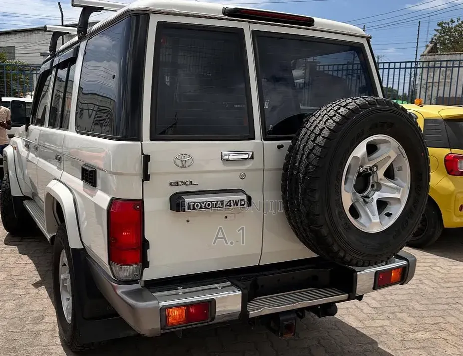 Toyota Land Cruiser 4.5 V8 GXR 2019 White