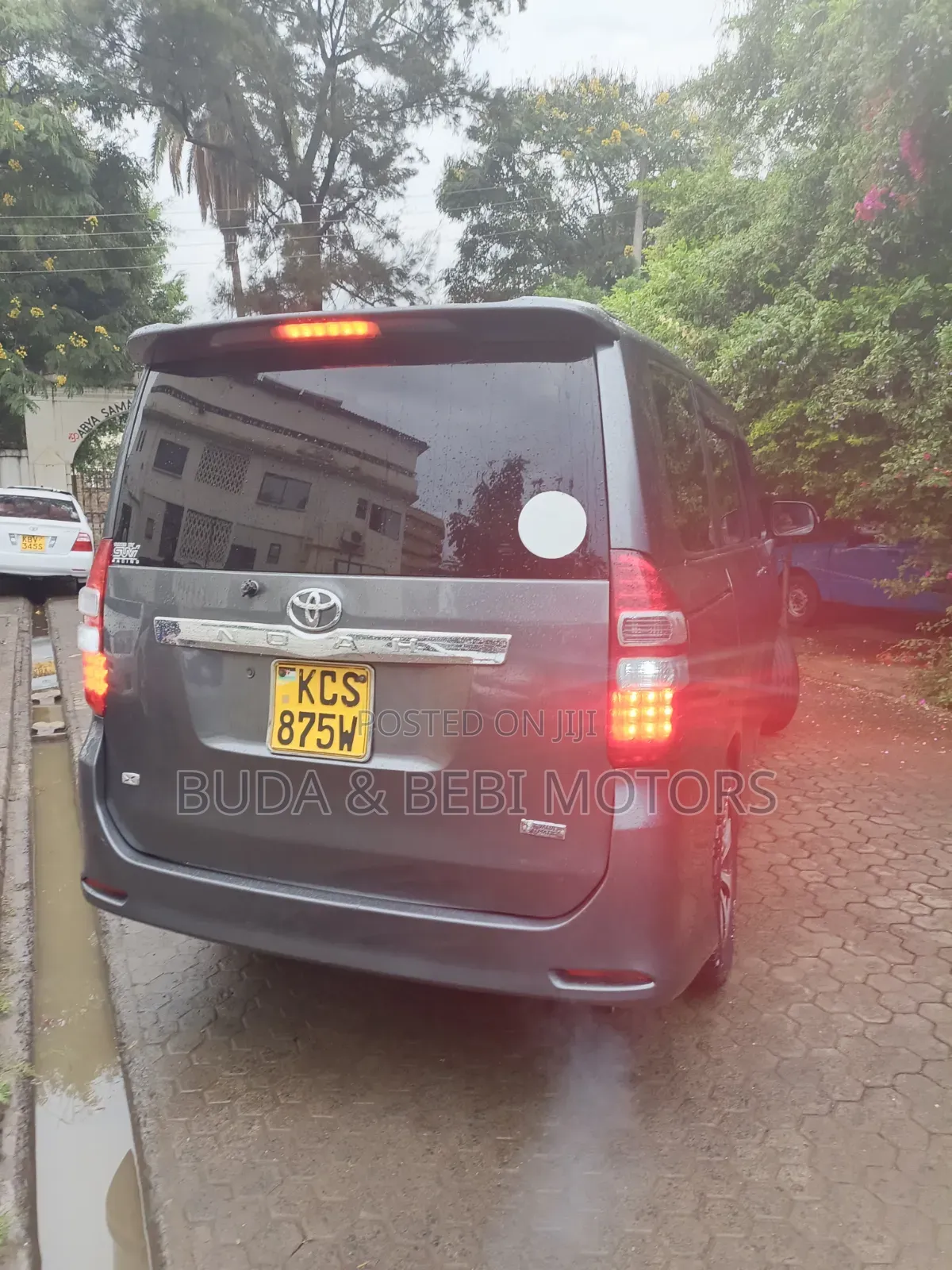 Toyota Noah 2011 Gray