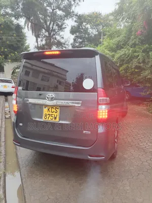 Toyota Noah 2011 Gray