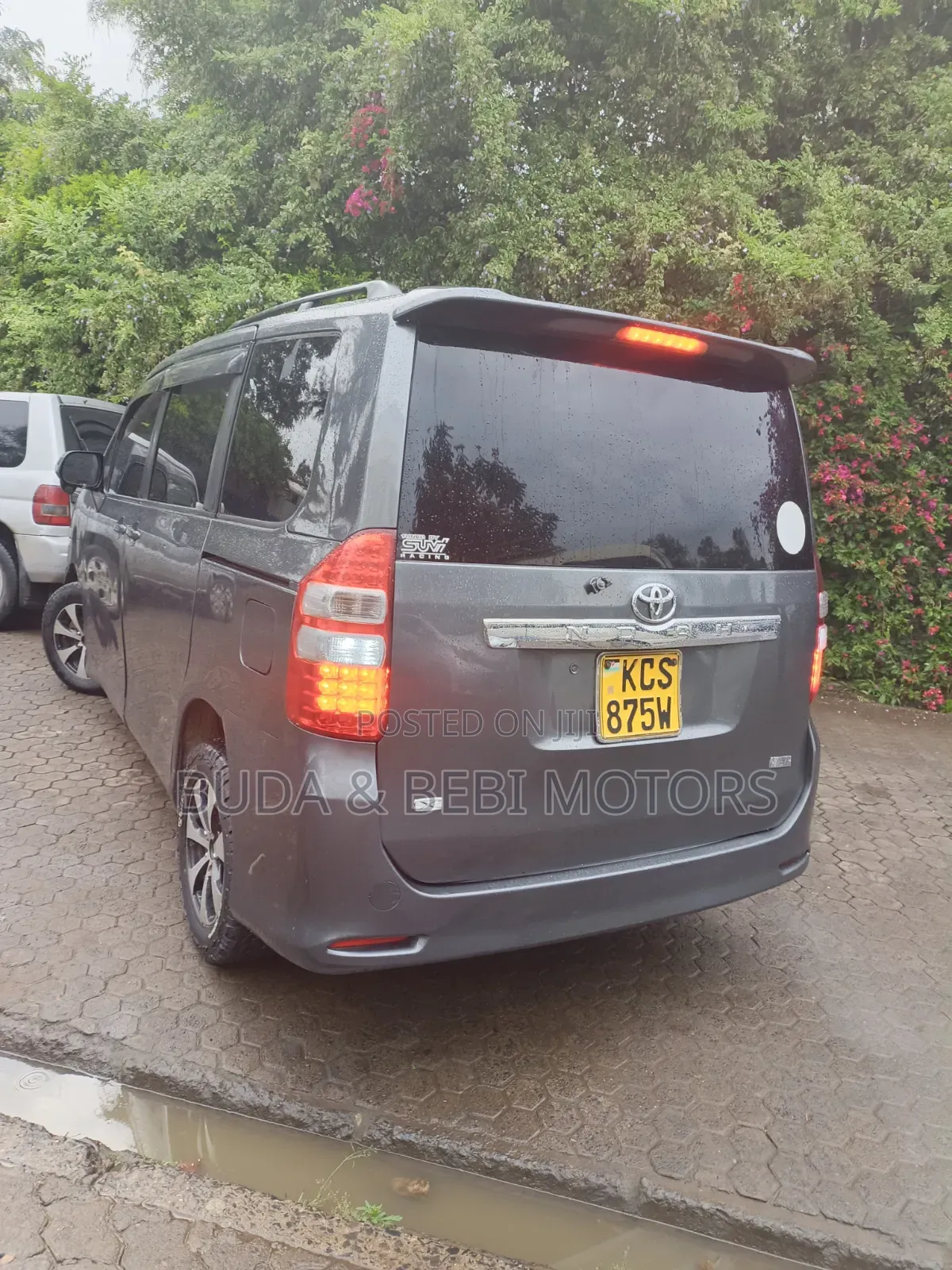 Toyota Noah 2011 Gray
