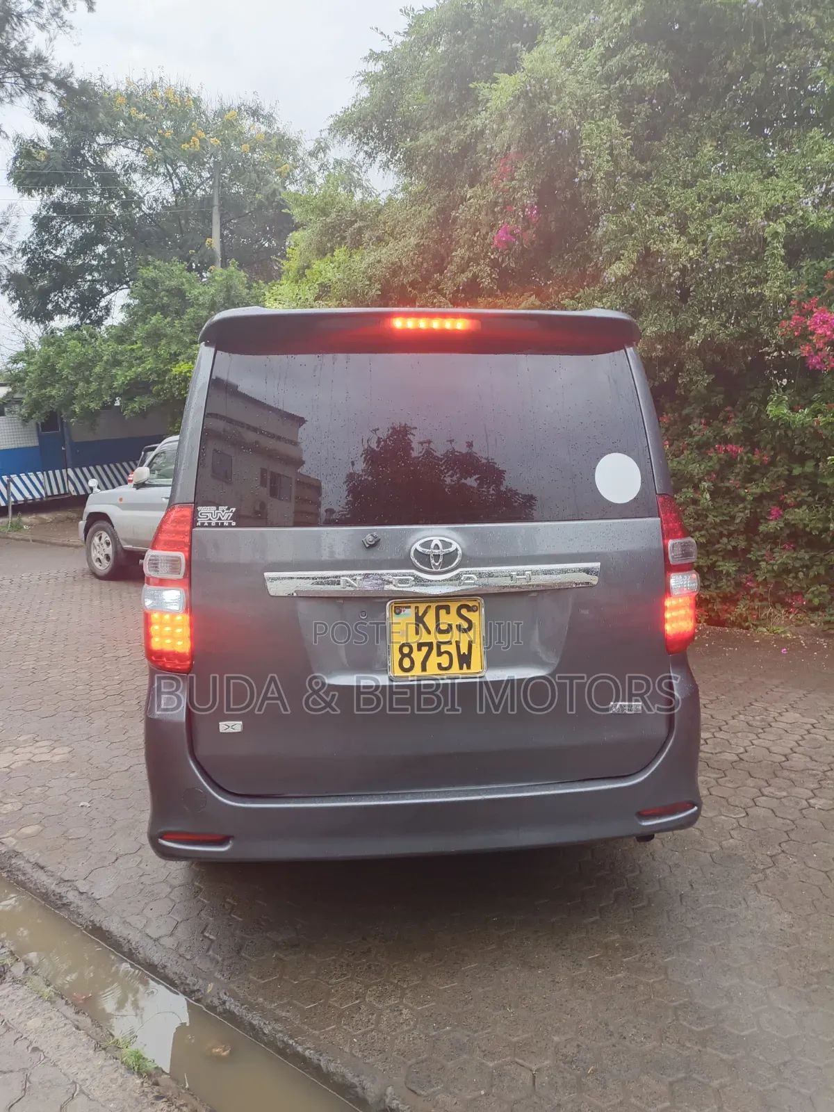 Toyota Noah 2011 Gray