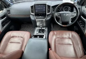 Toyota Land Cruiser 4.6 V8 ZX 2018 Black