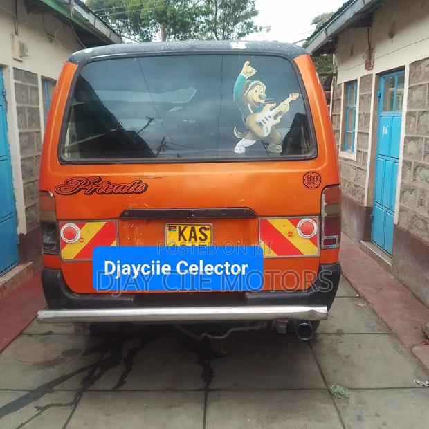 Toyota HiAce 2000 Orange - thumbnail 2