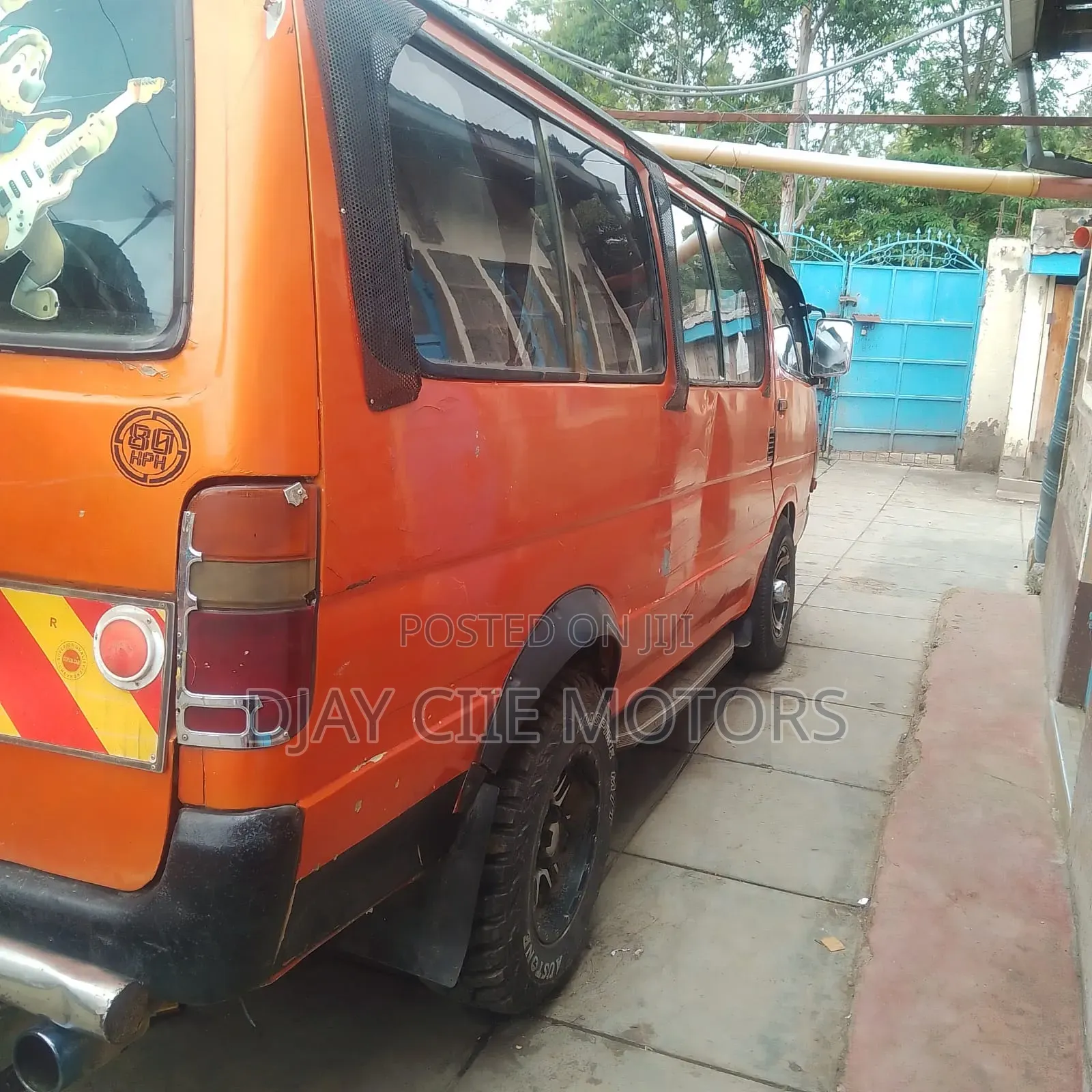 Toyota HiAce 2000 Orange