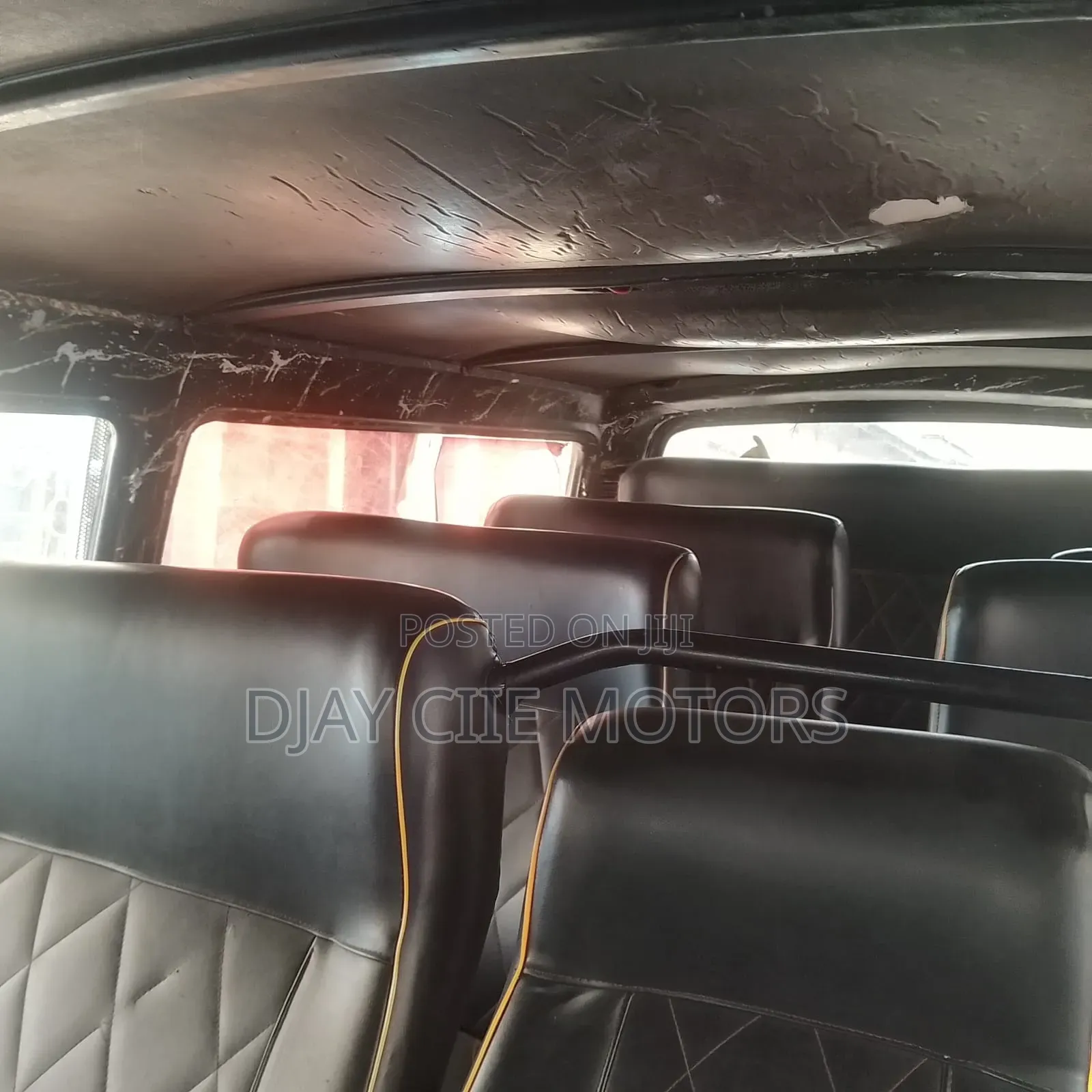 Toyota HiAce 2000 Orange