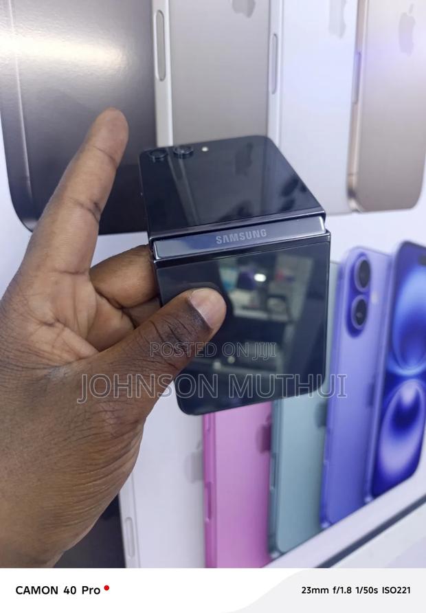 Samsung Galaxy Z Flip5 256 GB Black - thumbnail 3
