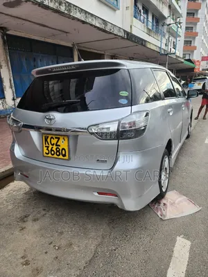 Toyota Wish 2012 Silver