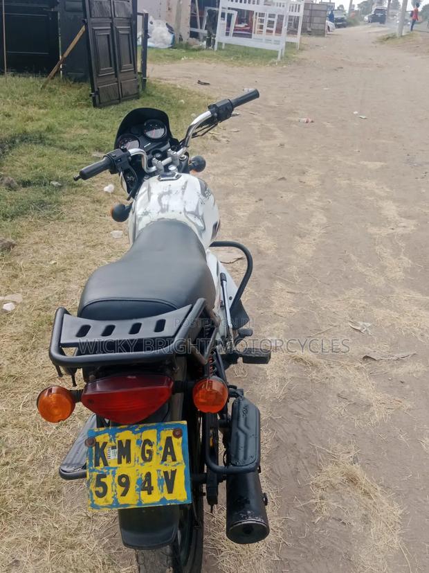 Bajaj Boxer 150 UG 2024 White