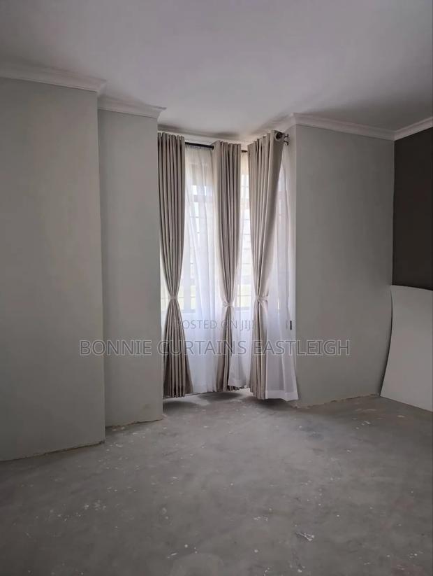 Kitchen Materials and Curtains - thumbnail 2