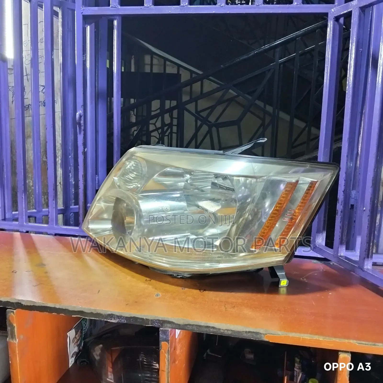 Toyota Alphard Model 2004/2005 Xenon Headlamp, Ex Japan Motor Parts