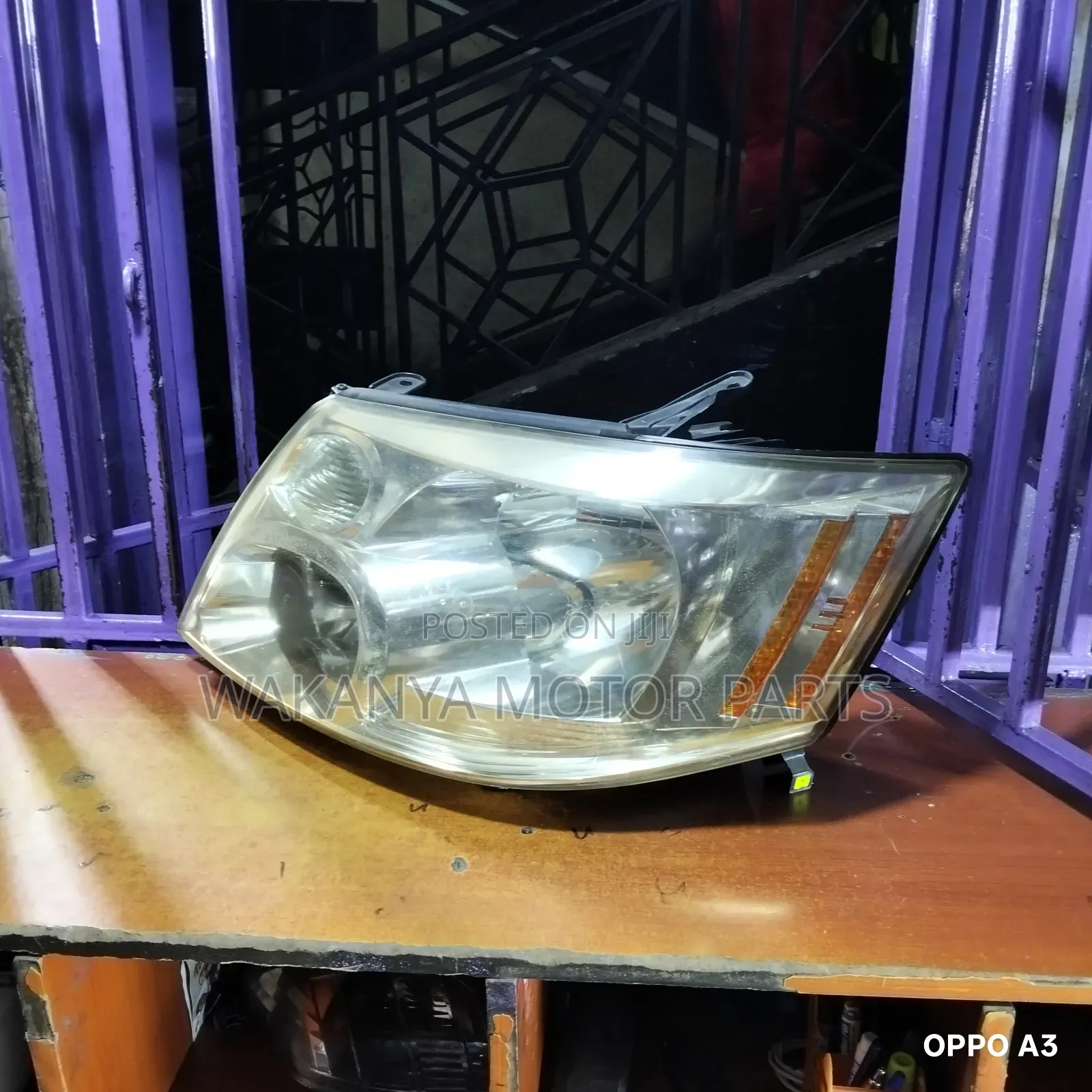 Toyota Alphard Model 2004/2005 Xenon Headlamp, Ex Japan Motor Parts