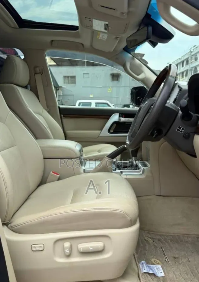 Toyota Land Cruiser 4.6 V8 ZX 2019 Silver