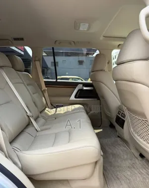 Toyota Land Cruiser 4.6 V8 ZX 2019 Silver