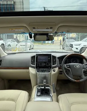 Toyota Land Cruiser 4.6 V8 ZX 2019 Silver
