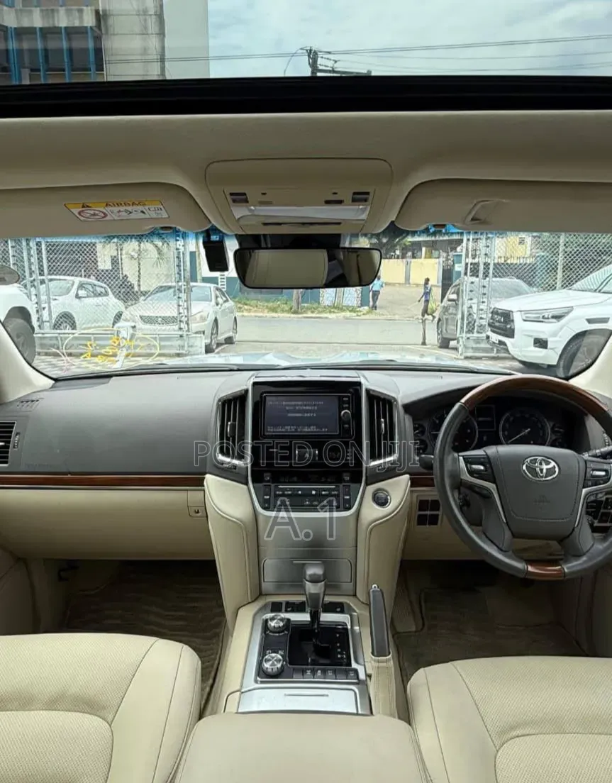 Toyota Land Cruiser 4.6 V8 ZX 2019 Silver