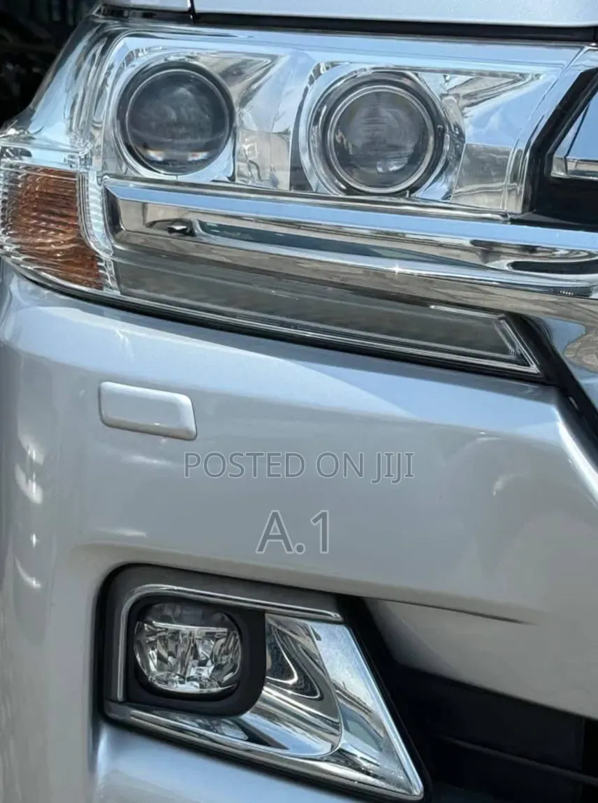 Toyota Land Cruiser 4.6 V8 ZX 2019 Silver