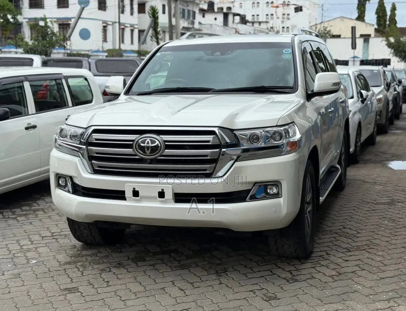 Toyota Land Cruiser 4.6 V8 ZX 2019 White