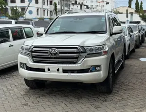 Toyota Land Cruiser 4.6 V8 ZX 2019 White