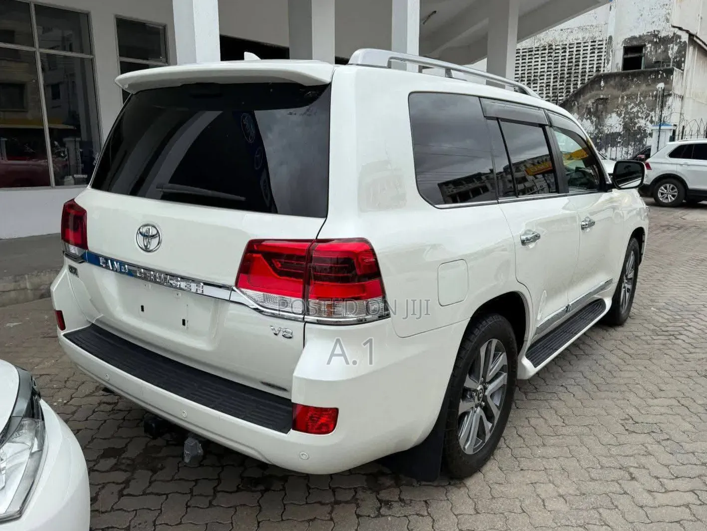 Toyota Land Cruiser 4.6 V8 ZX 2019 White