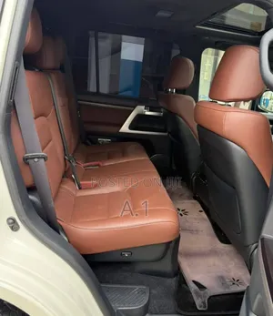 Toyota Land Cruiser 4.6 V8 ZX 2019 White