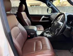 Toyota Land Cruiser 4.6 V8 ZX 2019 White